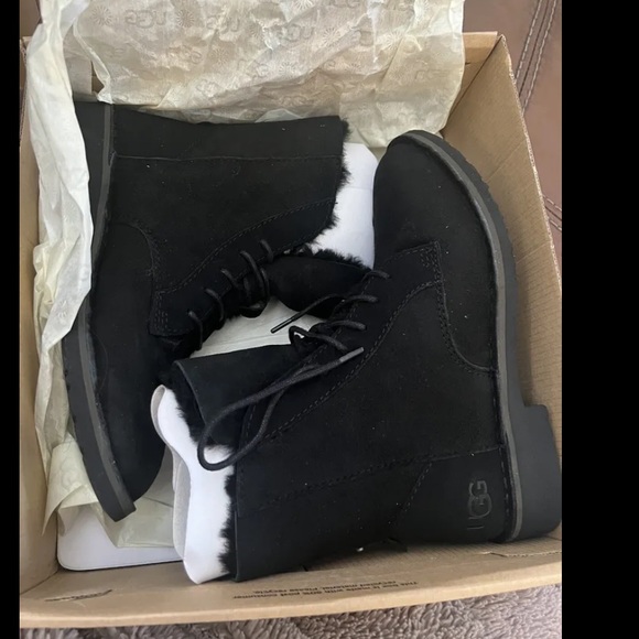 BRAND NEW IN BOX UGG QUINCY SIZE 5 - Picture 6 of 7